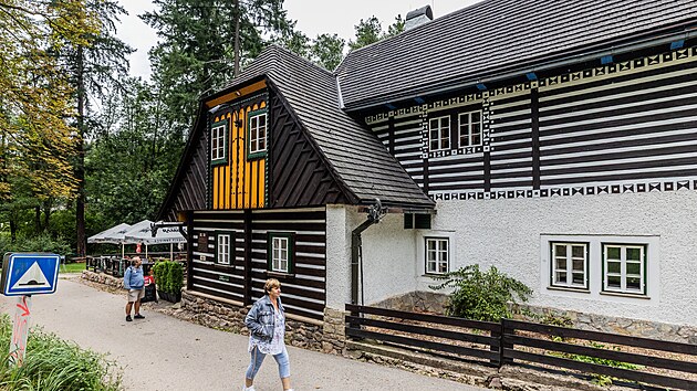Majiteli Bartoňovy útulny v Pekle jsou znovu Bartoňové-Dobenínové, vlastníci novoměstského zámku.