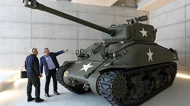 Plzeň dokončila rekonstrukci historick&eacute;ho objektu na adrese Klatovsk&aacute; 19, v němž se nach&aacute;z&iacute; Loosovy interi&eacute;ry. Kromě rekonstrukce tř&iacute;podlažn&iacute;ho objektu vznikla ve dvoře budovy př&iacute;stavba, jej&iacute;ž dominantou je třicetitunov&yacute; tank  Sherman. (21. z&aacute;ř&iacute; 2026)