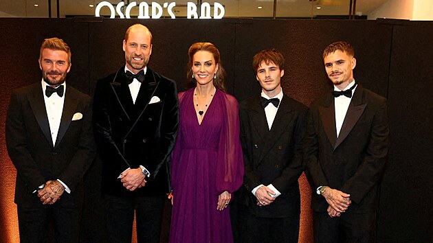 David Beckham, princ William, princezna Kate, Cruz Beckham a Romeo Beckham v Londýně na premiéře filmu Digger (22. září 2026)