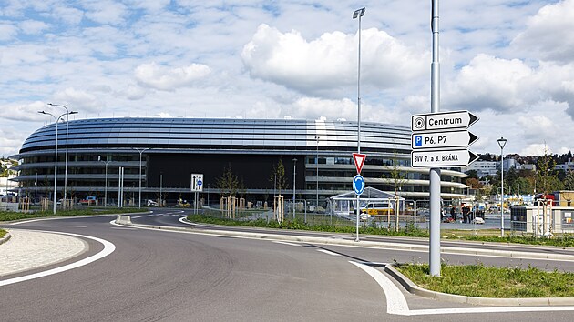 Multifunkční T Arena, kterou dělníci dokončují v areálu brněnského výstaviště. (23. září 2026)