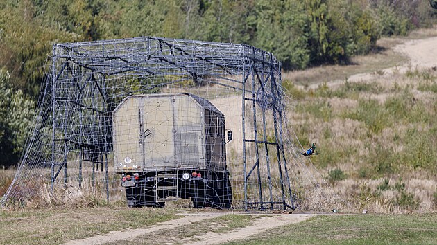 Česk&aacute; arm&aacute;da testuje bezpilotn&iacute; syst&eacute;my a obranu proti nim ve Vojensk&eacute;m &uacute;jezdu Březina u Vy&scaron;kova na mezin&aacute;rodn&iacute;m cvičen&iacute; Drone Shield. (29. z&aacute;ř&iacute; 2026)