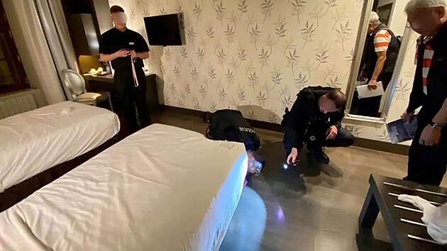 Policist&eacute; zasahovali v hotelu skupiny Czech Inn Hotels v Brně na &Scaron;ilingrově n&aacute;měst&iacute;. Nezn&aacute;m&yacute; muž se skryl pod postel&iacute; jednoho z pokojů a vyděsil filip&iacute;nsk&eacute;ho n&aacute;v&scaron;těvn&iacute;ka. (26. z&aacute;ř&iacute; 2026)
