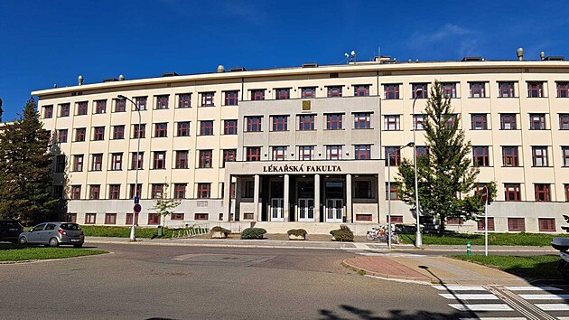 Budova Lékařské fakulty Univerzity Karlovy v Hradci Králové (30. září 2026)