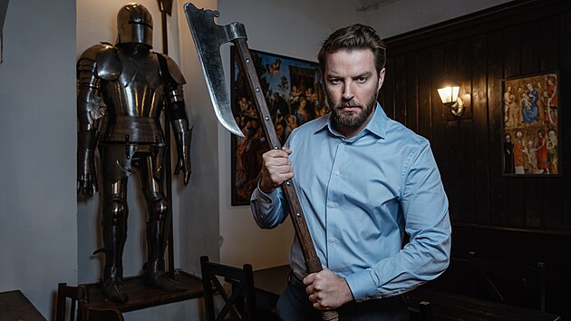 Součástí restaurace Nobleman je i velká přehlídka historických zbraní a brnění. Ty si hosté mohou objednat a na vyžádání je vyrobí firma Hefaistos. (29. září 2026)