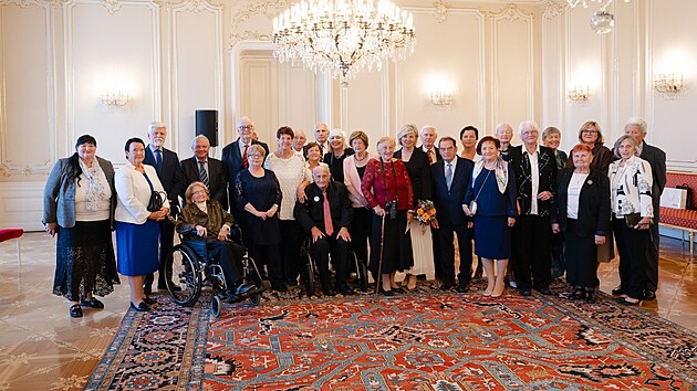 Prezident Petr Pavel s manželkou Evou u příležitosti Mezinárodního dne seniorů přijali na Pražském hradě zástupce seniorů a seniorek z celého Česka, kteří jsou výjimeční svým postojem ke svému okolí. (1. října 2026)