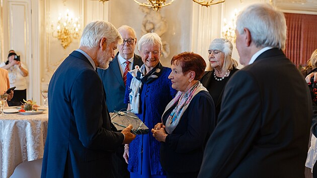 Prezident Petr Pavel s manželkou Evou u příležitosti Mezinárodního dne seniorů přijali na Pražském hradě zástupce seniorů a seniorek z celého Česka, kteří jsou výjimeční svým postojem ke svému okolí. (1. října 2026)