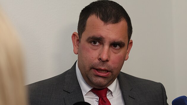 Tom&aacute;&scaron; Miketa, obh&aacute;jce Petra Wolfa, u Okresn&iacute;ho soudu v Ostravě (5. ř&iacute;jna 2026)