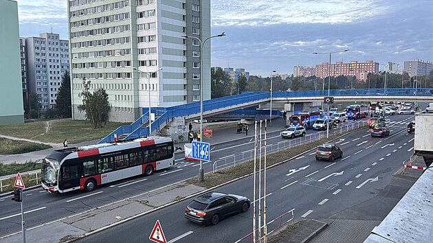 Nehoda autobusu MHD a chodce v Opatovské ulici v Praze (7. října 2026)