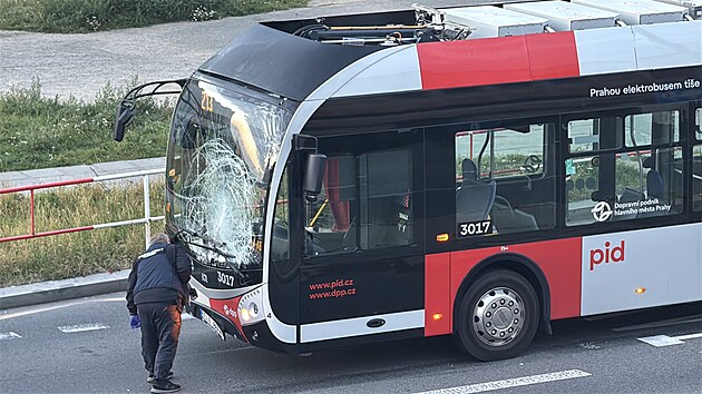 Nehoda autobusu MHD a chodce v Opatovské ulici v Praze (7. října 2026)