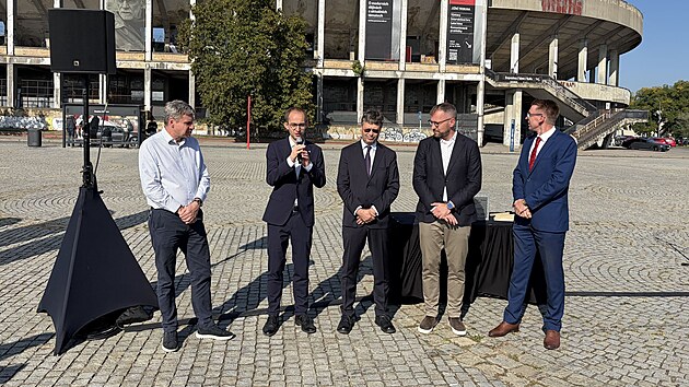 Poklepáním na základní kámen Praha symbolicky zahájila stavbu tramvajové trati z Malovanky na Strahov. (5. října 2026)