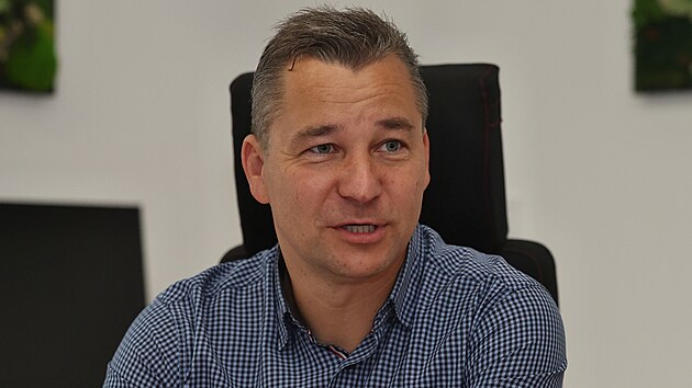 Čtyřiačtyřicetiletý Aleš Boháč, který už osm let coby starosta vede obvod Radvanice a Bartovice, byl jedním z politiků, kteří v roce 2024 organizovali boj s povodněmi. A nyní chce ještě zesílit vliv hnutí Starostové pro Ostravu na dění ve městě.