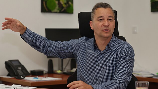 Čtyřiačtyřicetiletý Aleš Boháč, který už osm let coby starosta vede obvod Radvanice a Bartovice, byl jedním z politiků, kteří v roce 2024 organizovali boj s povodněmi. A nyní chce ještě zesílit vliv hnutí Starostové pro Ostravu na dění ve městě.