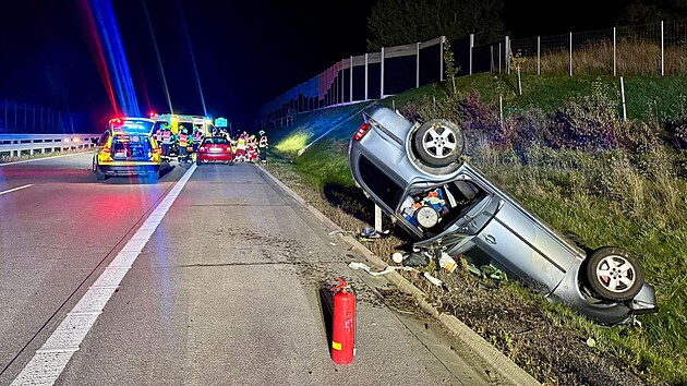 Tragická dopravní nehoda na D48. Jeden z řidičů po převozu do nemocnice zemřel, další dva lidi jsou zranění. (30. září 2026)