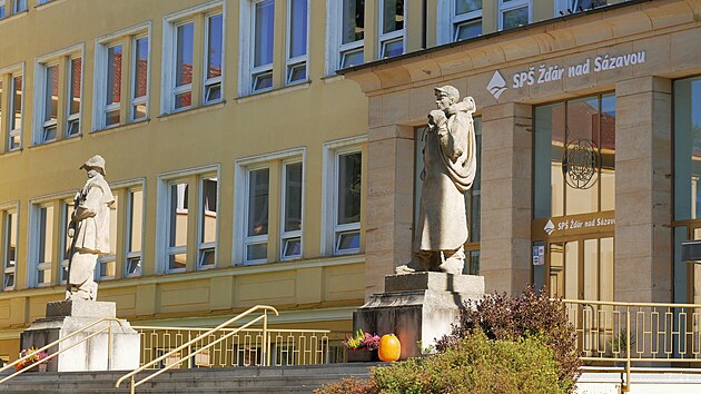 Na Středn&iacute; průmyslov&eacute; &scaron;kole ve Žď&aacute;ře nad S&aacute;zavou z&iacute;skaj&iacute; studenti nov&eacute;ho oboru Pož&aacute;rn&iacute; ochrana nejen technick&eacute; znalosti, ale i roz&scaron;&iacute;řenou fyzickou př&iacute;pravu a řidičsk&eacute; opr&aacute;vněn&iacute; skupin B a C.