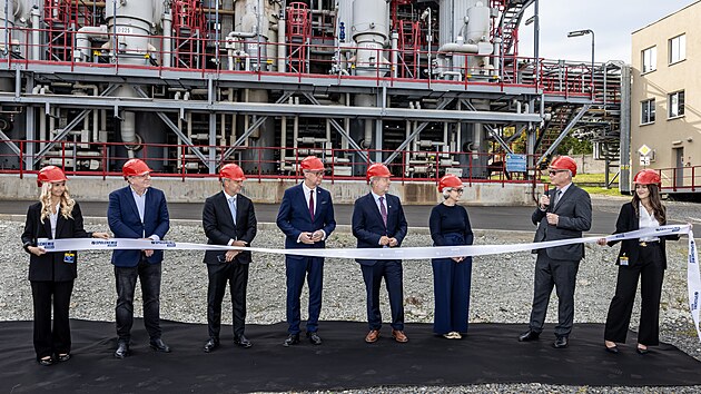 Otevírání výrobní jednotky Spolchemie Zebra, kde vznikají látky pro chladicí zařízení.