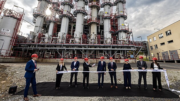 Otevírání výrobní jednotky Spolchemie Zebra, kde vznikají látky pro chladicí zařízení.