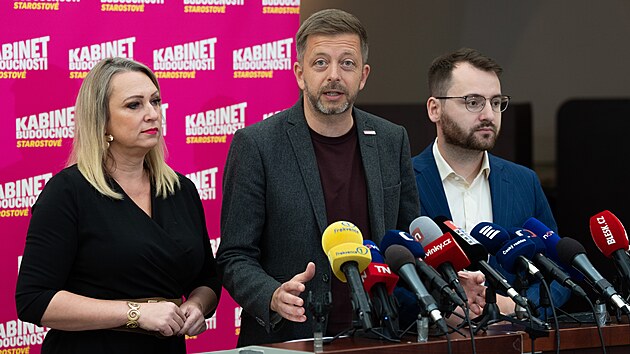 Tisková konference Starostové. Na snímku zleva Pavla Pivoňka Vaňková (Starostové), Vít Rakušan (Starostové), Jan Papajanovský (Starostové). (1.října 2026)