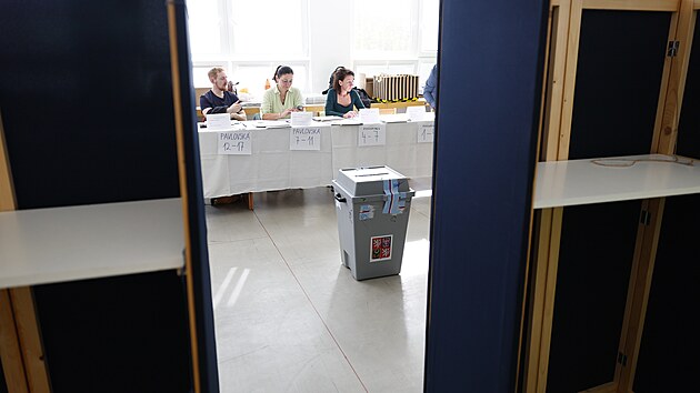 V Česku zač&iacute;naj&iacute; komun&aacute;ln&iacute; a sen&aacute;tn&iacute; volby. (9. z&aacute;ř&iacute; 2026)