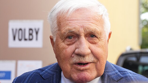 V Česku začaly komun&aacute;ln&iacute; a sen&aacute;tn&iacute; volby. V&aacute;clav Klaus odvolil v Praze v Kobylis&iacute;ch. (9. z&aacute;ř&iacute; 2026)