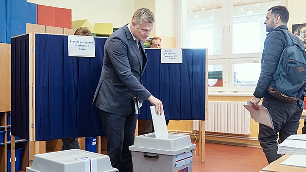 V Česku začaly komunální a senátní volby. Filip Turek odvolil v ZŠ Marjánka. (9. září 2026)