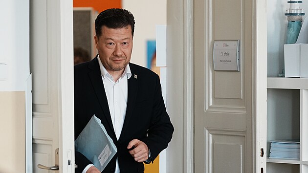 Předseda Poslanecké sněmovny Tomio Okamura odvolil v základní škole v Praze 6-Břevnově. (9. října 2026)