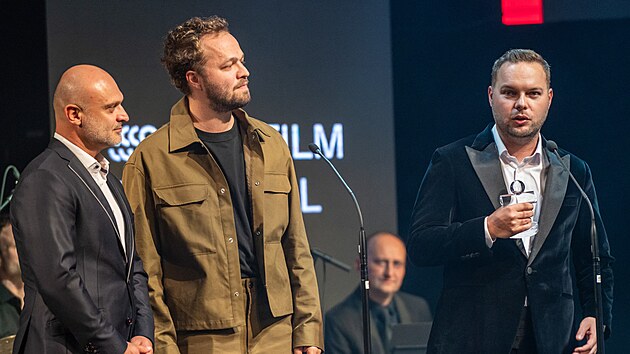 Sn&iacute;mek Neporaziteln&iacute; zastupovali (zleva): Jiř&iacute; &Scaron;indler - &scaron;&eacute;f parahokejistů, Tom&aacute;&scaron; Havl&iacute;nek - herec a Dan P&aacute;nek - režis&eacute;r sn&iacute;mku. (3. ř&iacute;jna 2026)