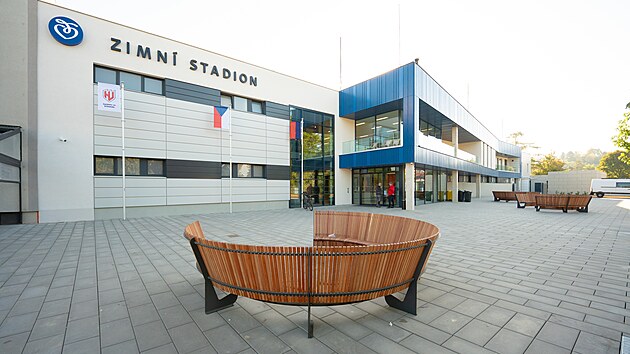 Uhersk&eacute; Hradi&scaron;tě otevřelo nov&yacute; zimn&iacute; stadion za 447 milionů korun. Sloužit bude nejen hokejistům, ale i veřejnosti a jin&yacute;m sportovcům. (ř&iacute;jen 2026)