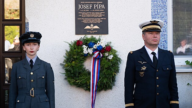 V Lukově na Zlínsku slavnostně odhalili pamětní desku Josefa Pípy. Patřil k československým letcům, kteří po okupaci odešli do zahraničí a zapojili se do boje proti nacistickému Německu. (říjen 2026)