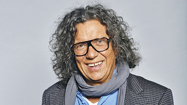 &bdquo;Př&iacute;m&eacute; přenosy m&aacute;m r&aacute;d. To, co tam řeknete, už nevezmete zp&aacute;tky. A to je fajn. Nemůžete kalkulovat a spekulovat, co byste mohl udělat l&iacute;p nebo hůř. Prostě něco uděl&aacute;te a už s t&iacute;m nikdo nehne,&ldquo; ř&iacute;k&aacute; Richard Genzer.