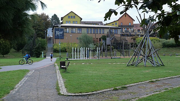 Obzvl&aacute;&scaron;tě během l&eacute;ta je park s hři&scaron;ti hojně nav&scaron;těvovan&yacute; a kon&aacute; se tam i řada akc&iacute;. (4. ř&iacute;jna 2026)