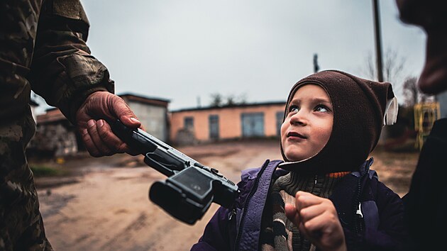 V&aacute;lka je&scaron;tě neskončila. Donbas, Ukrajina. Fotografie Davida Tě&scaron;&iacute;nsk&eacute;ho.