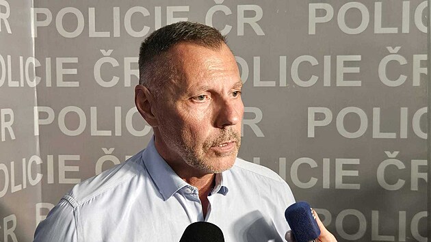 Na brífinku k nálezu mrtvého těla ve Frýdku-Místku vystoupil krajský policejní ředitel Tomá Kuel. (2. 10. 2026)