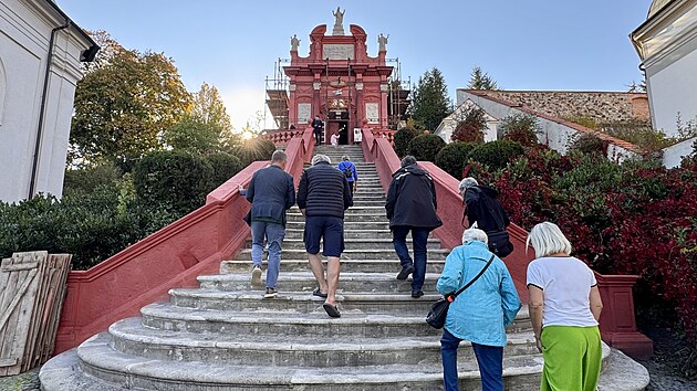 Einsiedelnská kaple je součástí takzvaného Posvátného okrsku v Ostrově. Vede k ní monumentální schodiště.