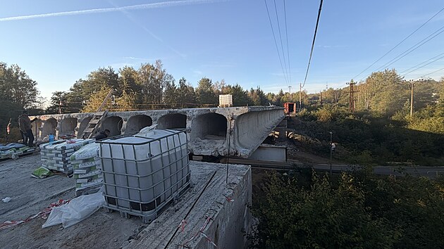 Oprava mostu mezi Vintířovem a Vřesovou potrvá déle, než si správce komunikace myslel.