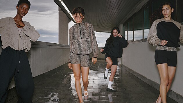 Zendaya je tváří švýcarské značky On, která vyrábí sportovní oblečení a obuv. Pro představení nové kolekce si firma vybrala Prahu, s herečkou tu nafotila promofotky a natočila akční video. (2026)