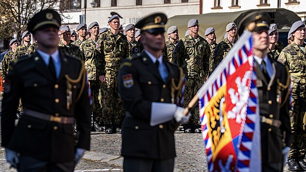 Z armádního praporu je pluk. Slavnostní nástup u příležitosti vzniku Pluku podpory nasaditelných sil. (6. října 2026)