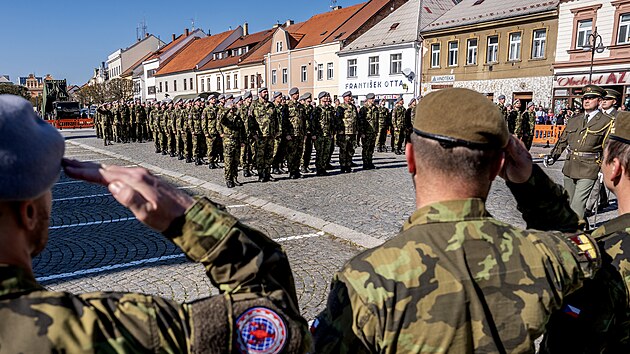 Z armádního praporu je pluk. Slavnostní nástup u příležitosti vzniku Pluku podpory nasaditelných sil. (6. října 2026)