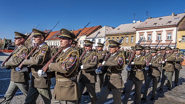 Z armádního praporu je pluk. Slavnostní nástup u příležitosti vzniku Pluku podpory nasaditelných sil. (6. října 2026)
