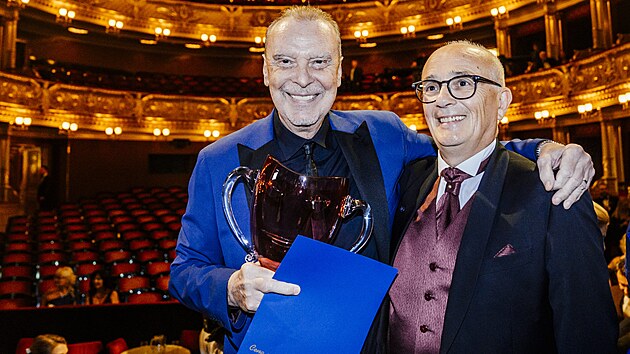 Thálií oceněný Štefan Margita s ředitelem Národního divadla Janem Burianem (3. října 2026)
