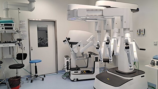 Robot v náchodské nemocnici bude přínosem při chirurgických, urologických a gynekologických zákrocích. (5. října 2026)