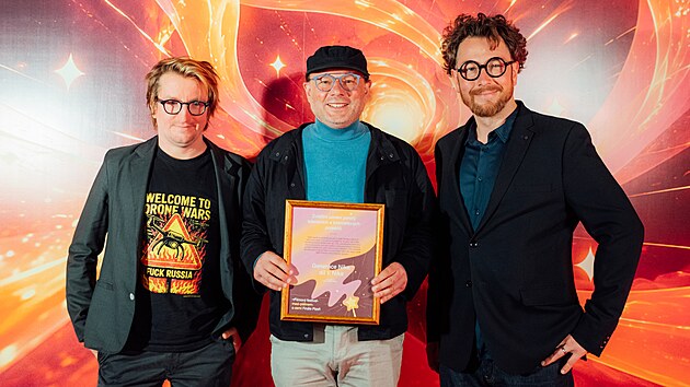Zvl&aacute;&scaron;tn&iacute; uzn&aacute;n&iacute; TV a internetov&yacute; projekt z&iacute;skala Generace Nika. Na sn&iacute;mku producenti Jakub Pinkava, Luděk Hork&yacute; a Ondřej Ber&aacute;nek.