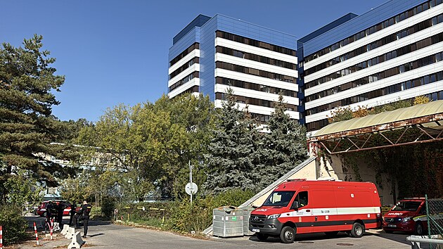 V motolské nemocnici byl zatopen sklad oblečení pacientů po radiologické léčbě. (3. října 2026)
