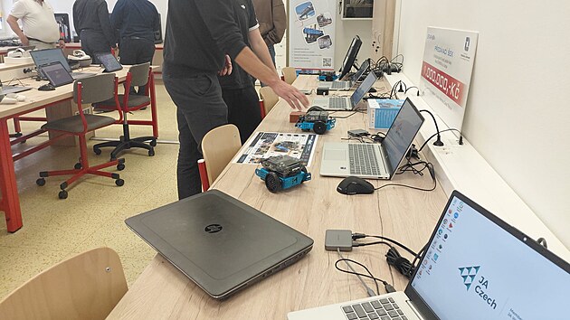 Nov&eacute; vzděl&aacute;vac&iacute; centrum CzechUpEDU v Česk&eacute; Třebov&eacute; nab&iacute;z&iacute; studentům možnost vyzkou&scaron;et si modern&iacute; technologie př&iacute;mo v praxi.