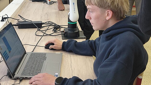 Nov&eacute; vzděl&aacute;vac&iacute; centrum CzechUpEDU v Česk&eacute; Třebov&eacute; nab&iacute;z&iacute; studentům možnost vyzkou&scaron;et si modern&iacute; technologie př&iacute;mo v praxi.