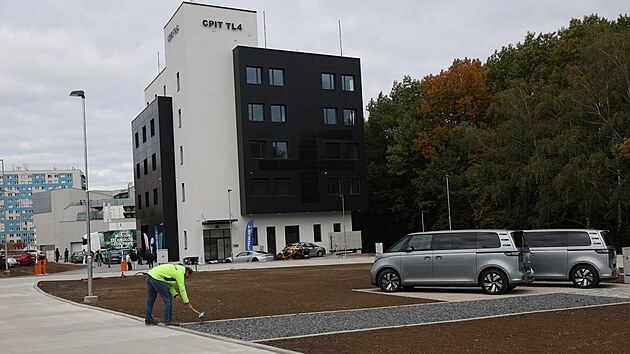 V&Scaron;B-TUO otevřela v Porubě v&yacute;zkumn&eacute; centrum za 126 milionů s vlastn&iacute; dr&aacute;hou pro v&yacute;voj aut bez řidiče. (12. ř&iacute;jna 2026)