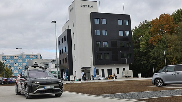 V&Scaron;B-TUO otevřela v Porubě v&yacute;zkumn&eacute; centrum za 126 milionů s vlastn&iacute; dr&aacute;hou pro v&yacute;voj aut bez řidiče. (12. ř&iacute;jna 2026)