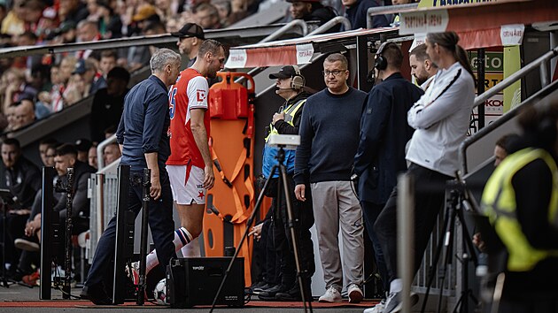 Tom&aacute;&scaron; Chor&yacute; ze Slavie opou&scaron;t&iacute; po červen&eacute; kartě hři&scaron;tě v z&aacute;pase s Hradcem Kr&aacute;lov&eacute;.