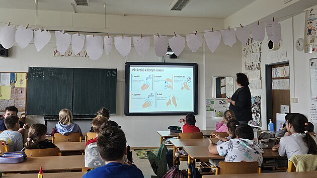 Na Masarykově základní škole v Újezdu nad Lesy probíhala přednáška pražské hygieny o prevenci proti některým nemocem. (15. října 2026)