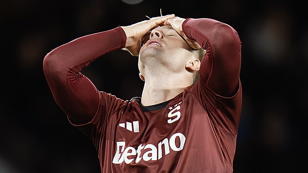 Sparťansk&yacute; &uacute;točn&iacute;k Jonatan Brunes lituje neproměněn&eacute; &scaron;ance.