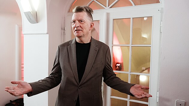 Volebn&iacute; &scaron;t&aacute;b na Malostransk&eacute;m n&aacute;měst&iacute; v Praze (Starostov&eacute;). Na sn&iacute;mku Jiř&iacute; Padevět. (17. ř&iacute;jna 2026)